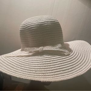 Cappelli StraWorld white large straw hat